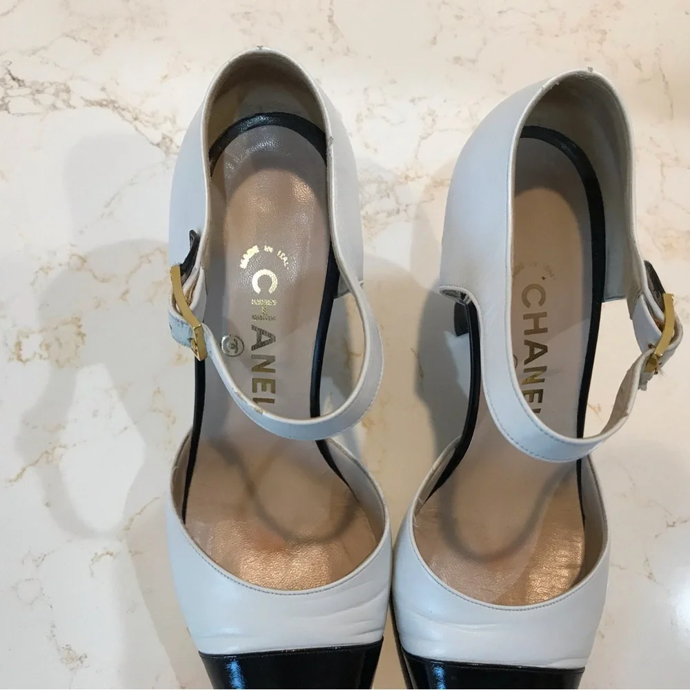 CHANEL Two-Tone Black and White Heels - Picture 8 of 12